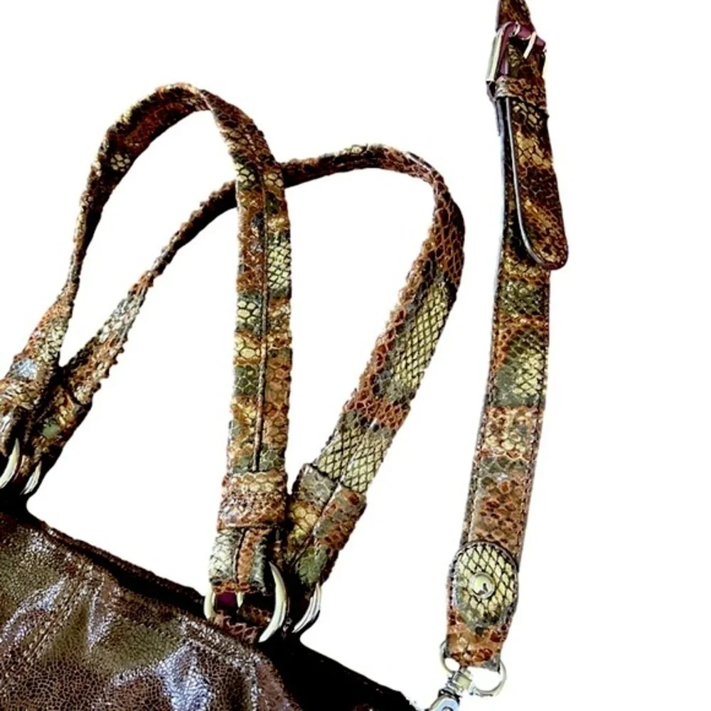 B. Makowsky shiny brown /black scale print leather crossbody purse /shoulder bag